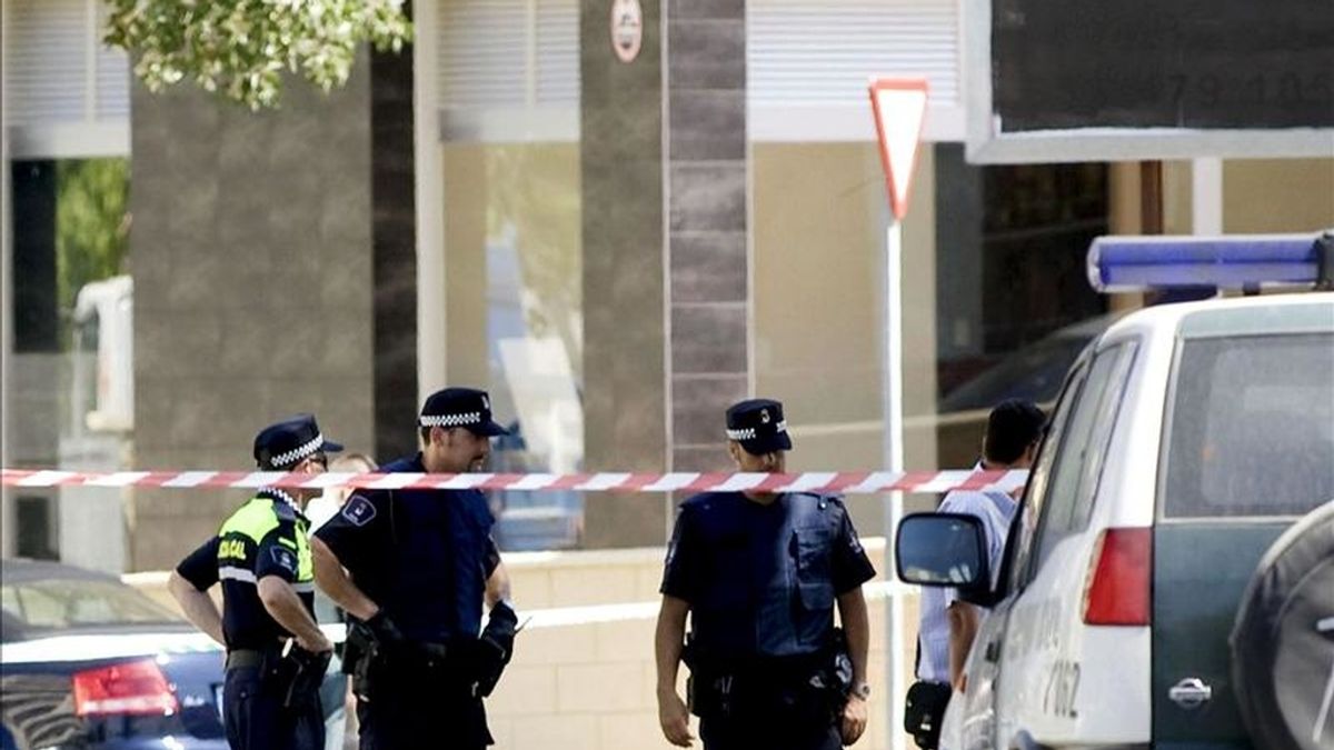 Una pareja de ancianos, un hombre de 86 años y una mujer de 74, han sido encontrados muertos hoy por arma de fuego en su domicilio de Calviá (Mallorca) junto a su perro. EFE/Archivo Una pareja de ancianos, un hombre de 86 años y una mujer de 74, han sido encontrados muertos hoy por arma de fuego en su domicilio de Calviá (Mallorca) junto a su perro. EFE/Archivo