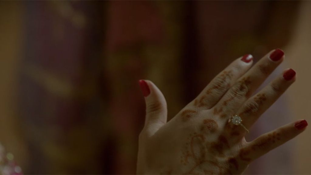 La joven está acompañada por todas las mujeres de su familia