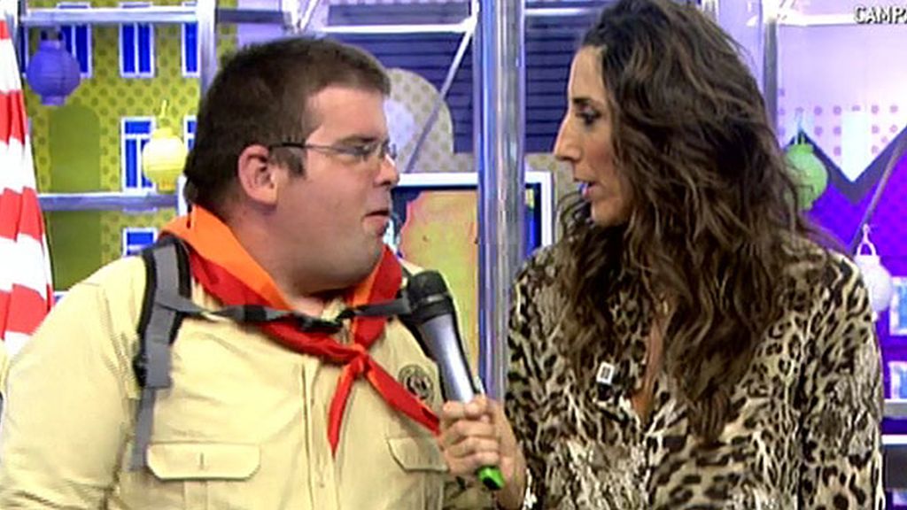 Los scouts visitan 'Sálvame' antes de emprender su camino al campamento