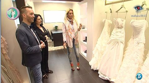 susana busca su vestido de novia