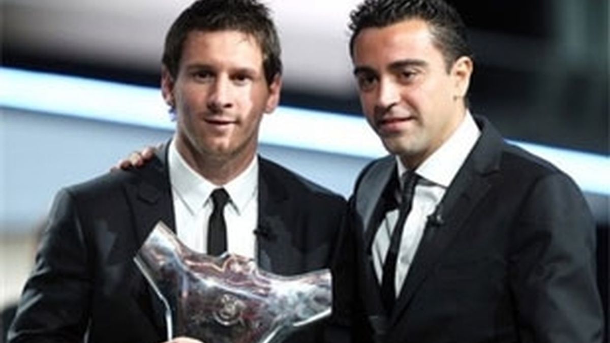 Leo Messi, durante la entrega del trofeo. Foto. AP
