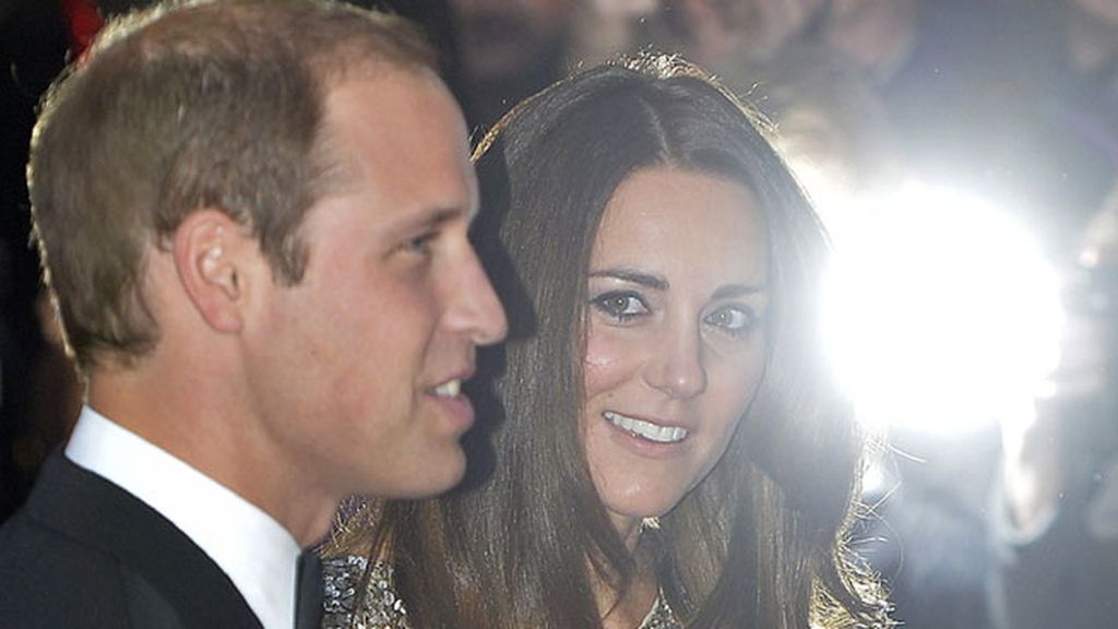 La Duquesa de Cambridge reaparece de gala tras su maternidad