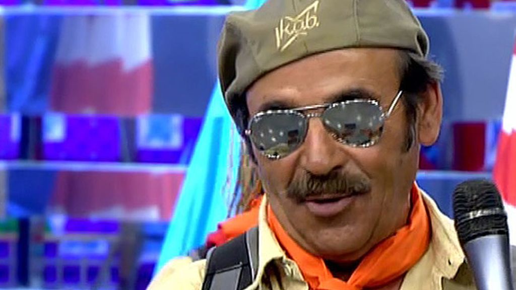 Los scouts visitan 'Sálvame' antes de emprender su camino al campamento