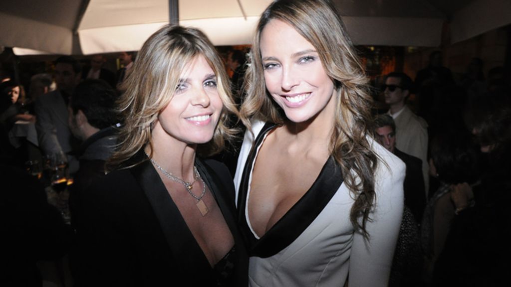 Arancha de Benito, que presumió de joyas de mucho valor sentimental, junto a su amiguísima Estefanía Luyk, de Ana Locking