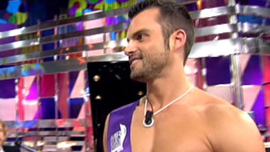 Mr Gay España 2010, Israel Acevedo, visita el 'Deluxe' con Rosa Benito