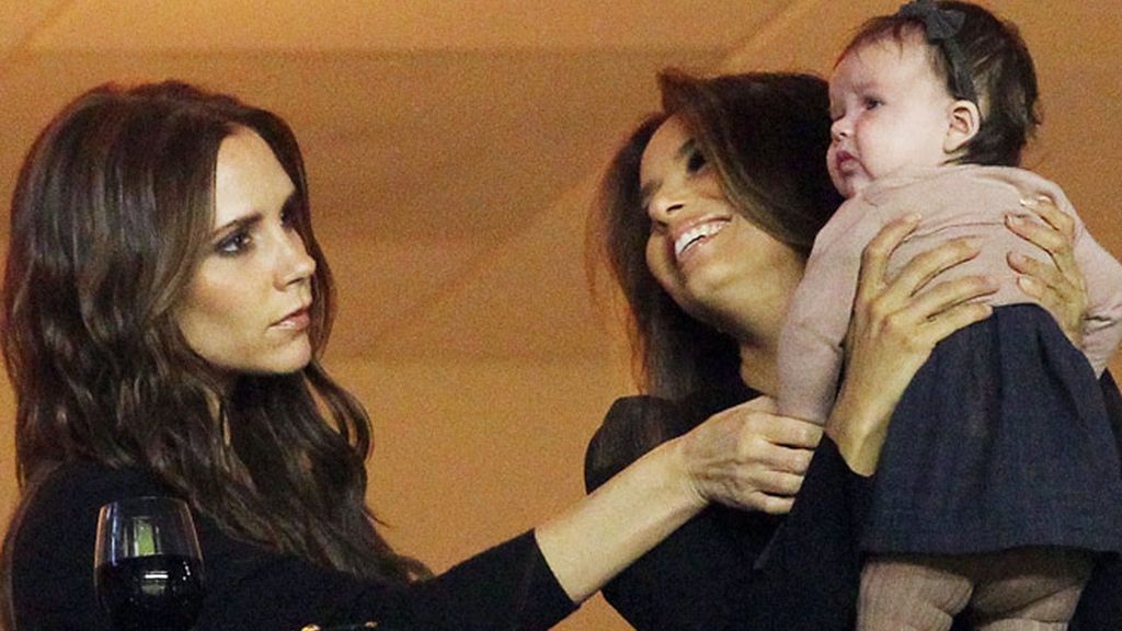 Victoria Beckham y Eva Longoria se marcan un 'Michael Jackson' con Harper 7
