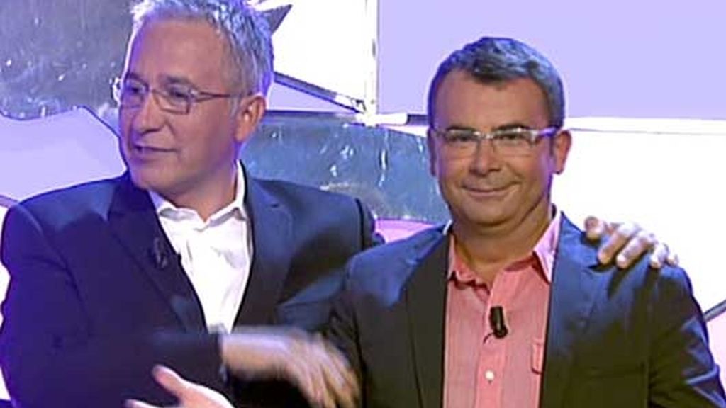 Javier Sardá visita el plató de 'Sálvame'