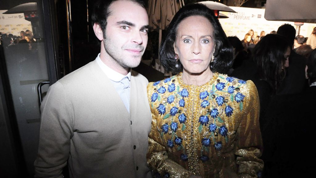 El diseñador Ion Fiz y Sonsoles Díez de Rivera, una de las mayores coleccionistas de Balenciaga del mundo