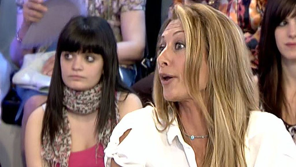 Primero se enfrenta con Lydia, luego con Raquel y Chelo se queja de sus gritos