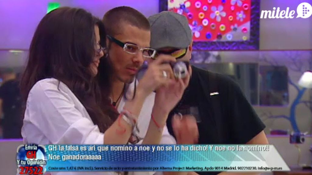 Marta y Cristian, muy juntitos en la fiesta de GH