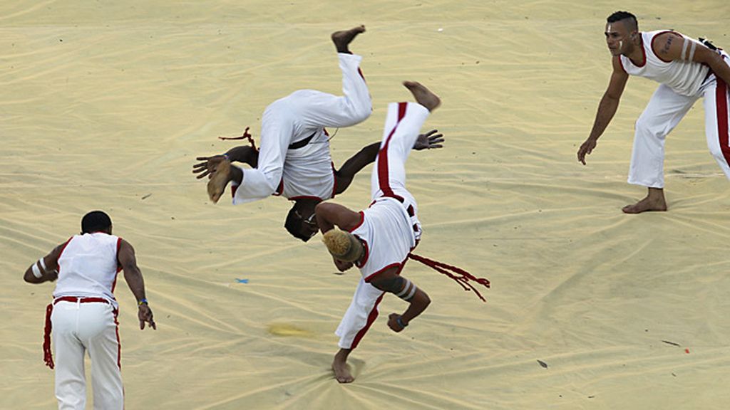 La capoeira no podía faltar en una ceremonia brasileña