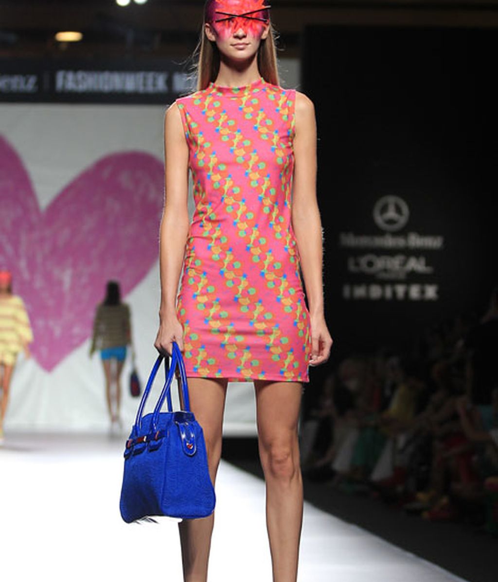 Ágata vuelve a jugar con el color