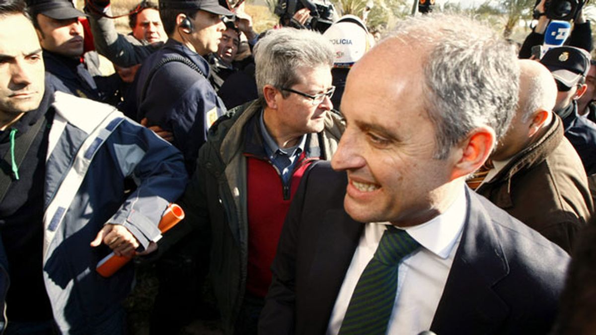 El expresidente de la Generalitat valenciana, Francisco Camps, llega a la Universidad Miguel Hernández de Elche