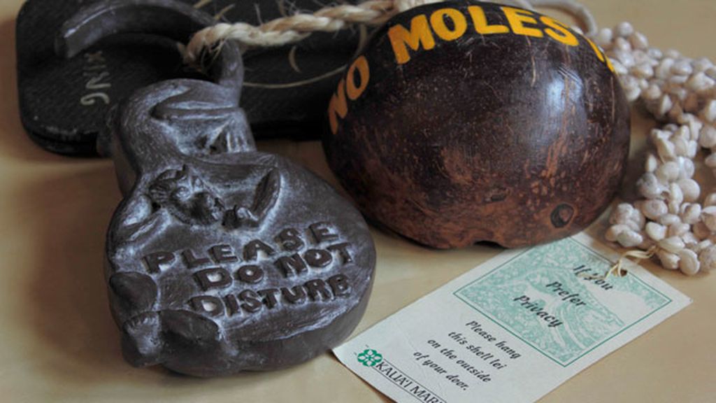 Colecciona más de 8.200 carteles de ‘No molestar’