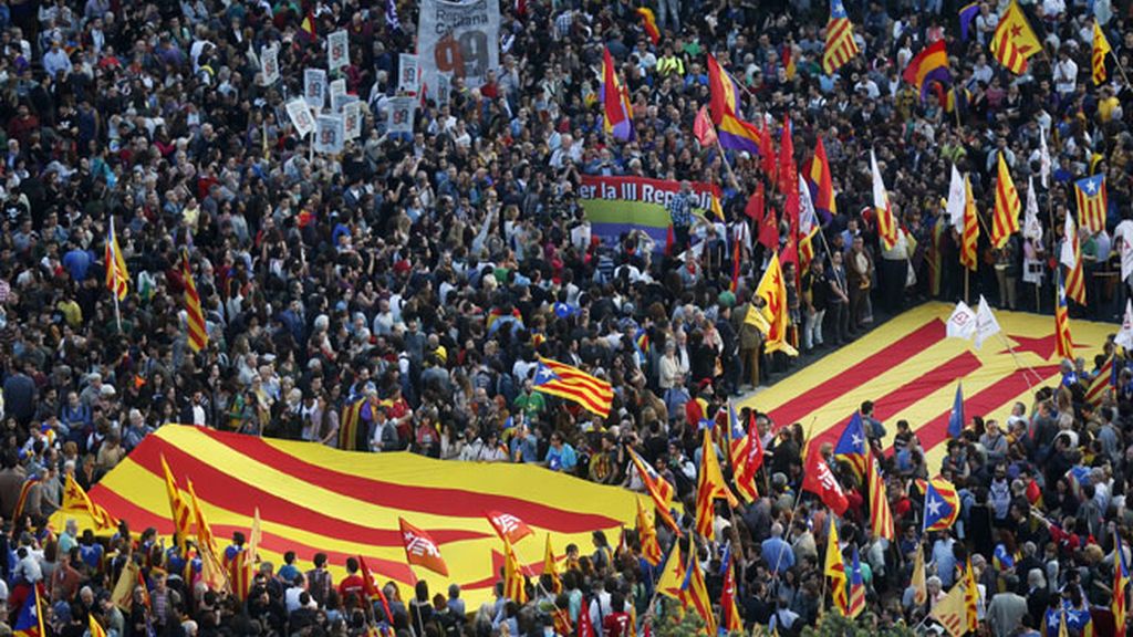 El espíritu republicano se adueña de las plazas de media España