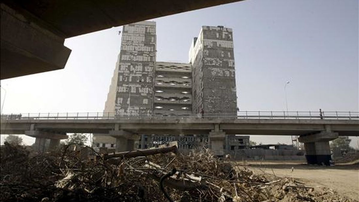De la cantidad "desaparecida", el Pentágono desconoce por completo qué ha ocurrido con 2.600 millones de dólares. En la imagen, la vista del puente Mohamed Al Qassim, en proceso de reconstrucción. EFE/Archivo
