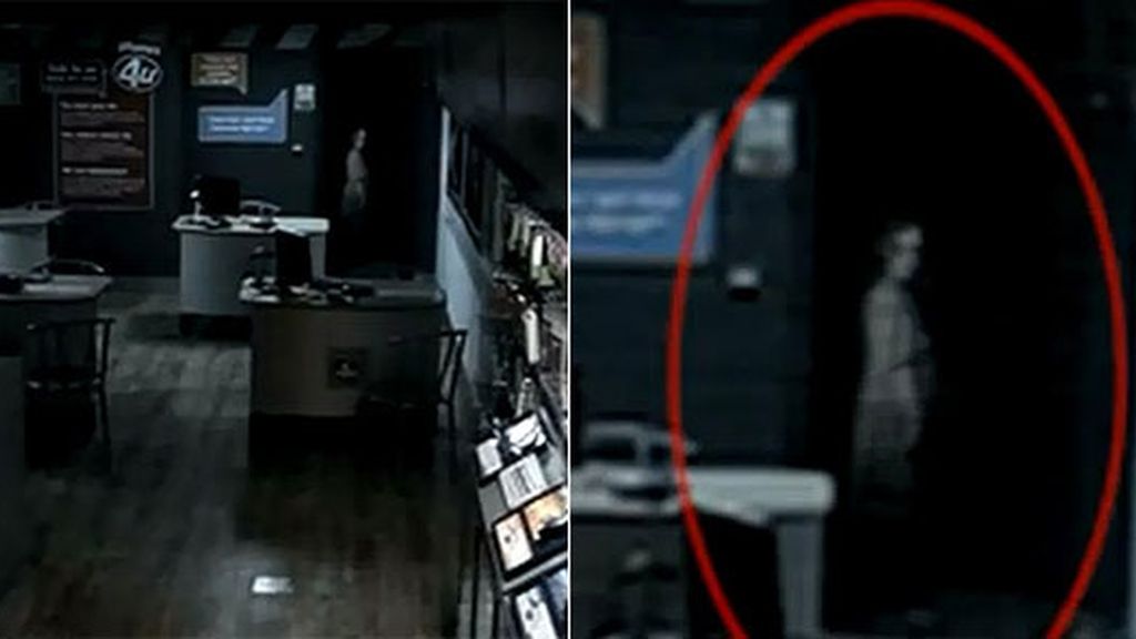 La cámara de seguridad de la tienda de telefonía capta la imagen de lo que supone es un fantasma. Foto: The Sun.