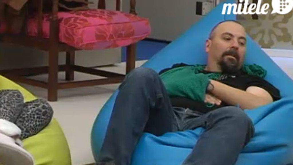 La prueba semanal ha hecho mella en el sacerdote