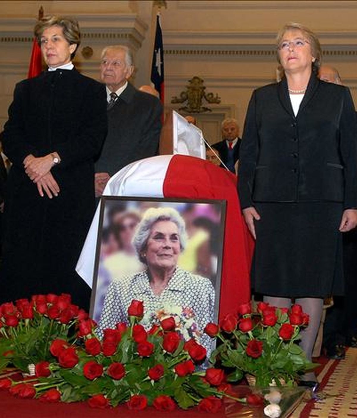 Michelle Bachelet destacó a Bussi, fallecida el pasado jueves cuando estaba cerca de cumplir 95 años, como "un símbolo" de la resistencia chilena a la dictadura de Augusto Pinochet. EFE
