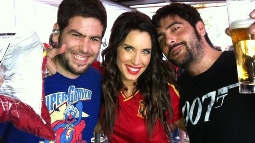 La presentadora animó a la afición en Cibeles