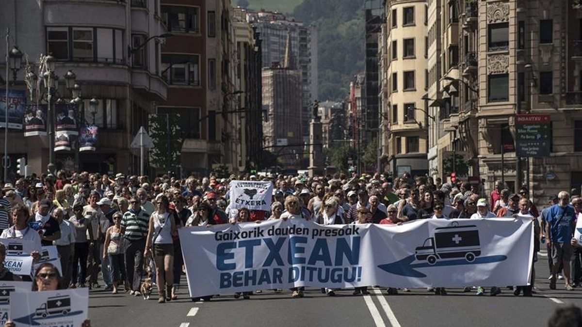 Marcha de familiares de presos de ETA pidiendo el acercamiento de los enfermos