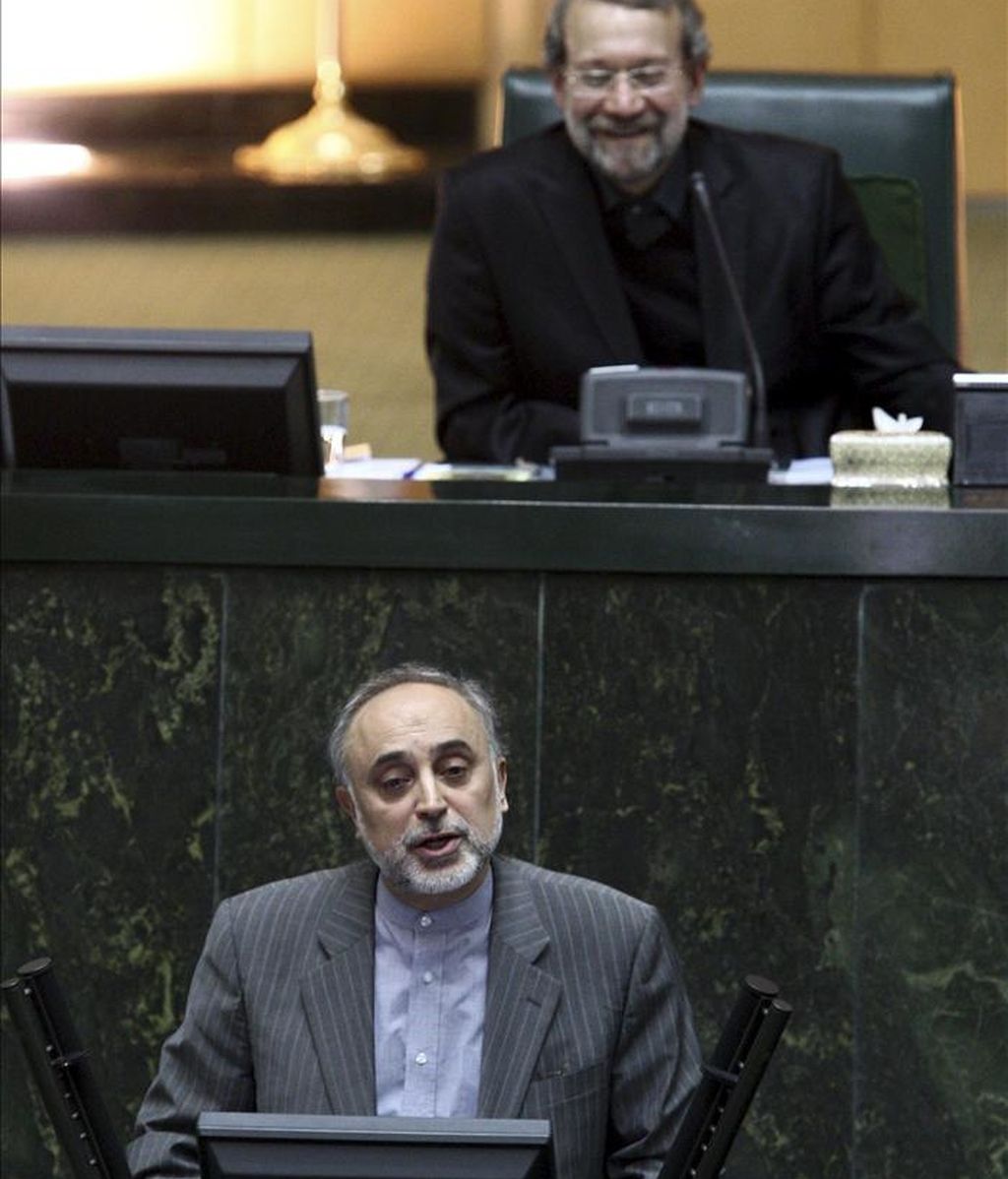 Alí Akbar Salehí, el hombre elegido por el presidente del país, Mahmud Ahmadineyad, para dirigir la cartera de Asuntos Exteriores, pronuncia un discurso luego que el Parlamento iraní le concediera el voto de confianza para ocupar el cargo, en Teherán, Irán. EFE