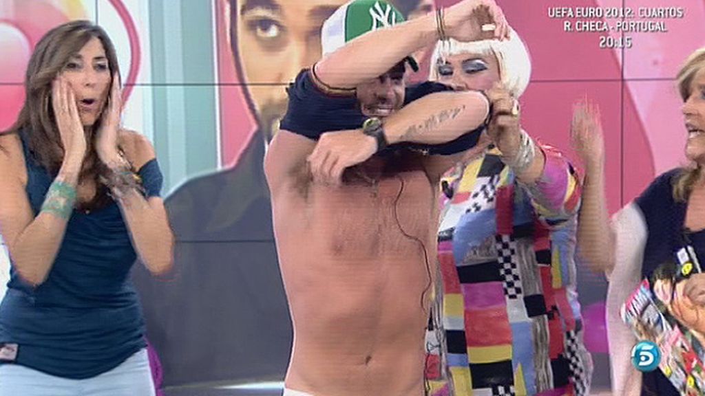 Demuestra a Kiko Hernández que tiene un cuerpo perfecto
