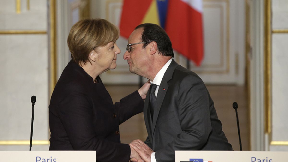 François Hollande recibe en El Elíseo a Angela Merkel