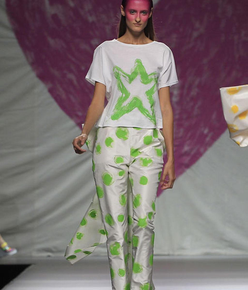 Ágata vuelve a jugar con el color