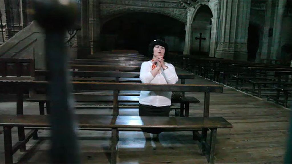 Fran busca a una mujer ardiente pero su madre solo quiere que sea su mujer