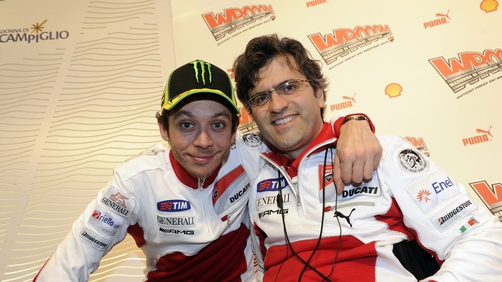 Valentino Rossi posa con Preziosi, Manager General de Ducati