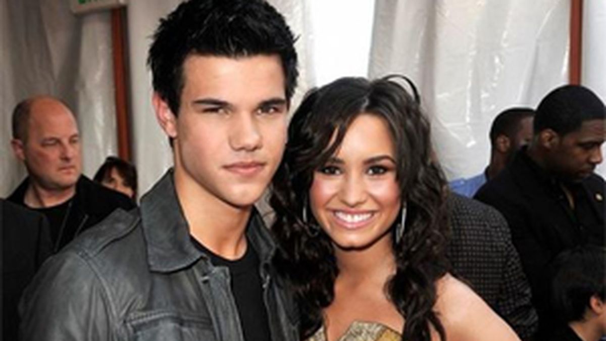 Taylor Lautner y Demi Lovato, muy amigos, aunque ella prefiere a Pattinson.