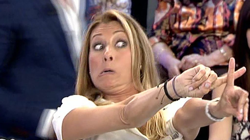 Primero se enfrenta con Lydia, luego con Raquel y Chelo se queja de sus gritos