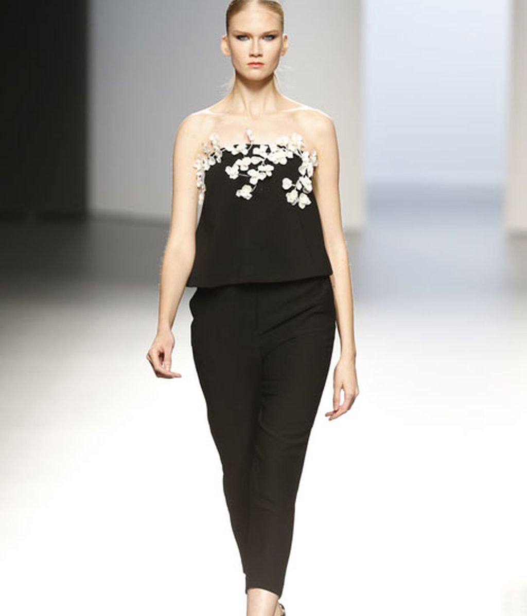 Contención de volúmenes y apuesta por líneas rectas