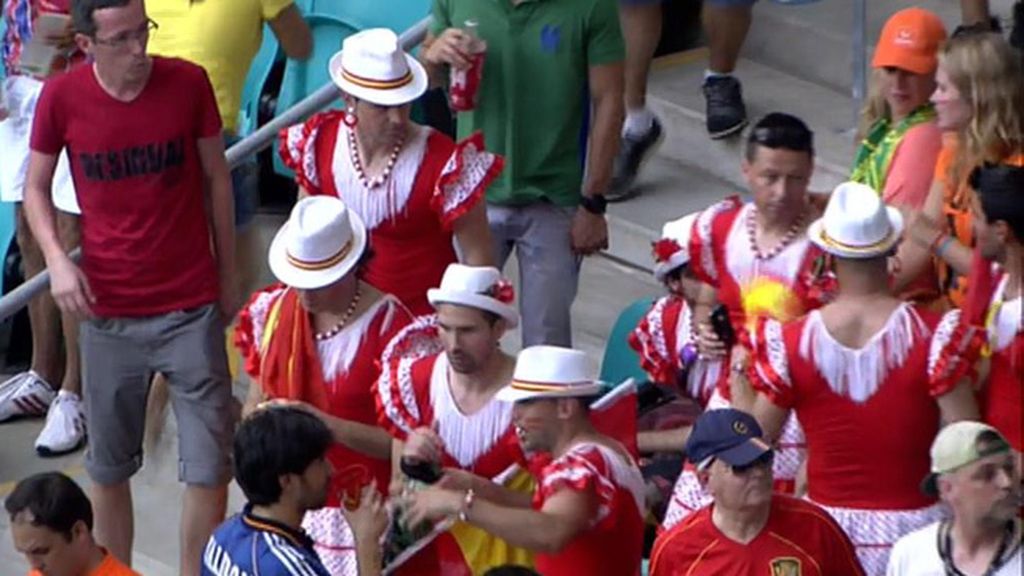 Flamencas con sombreros de ala corta