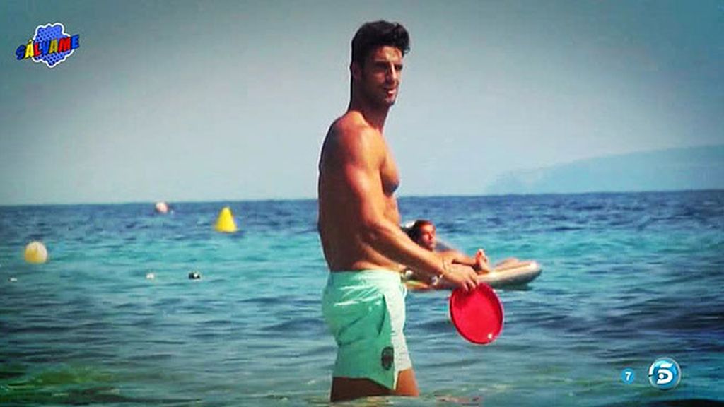 Aitor Ocio disfruta de un día de sol junto a su chica