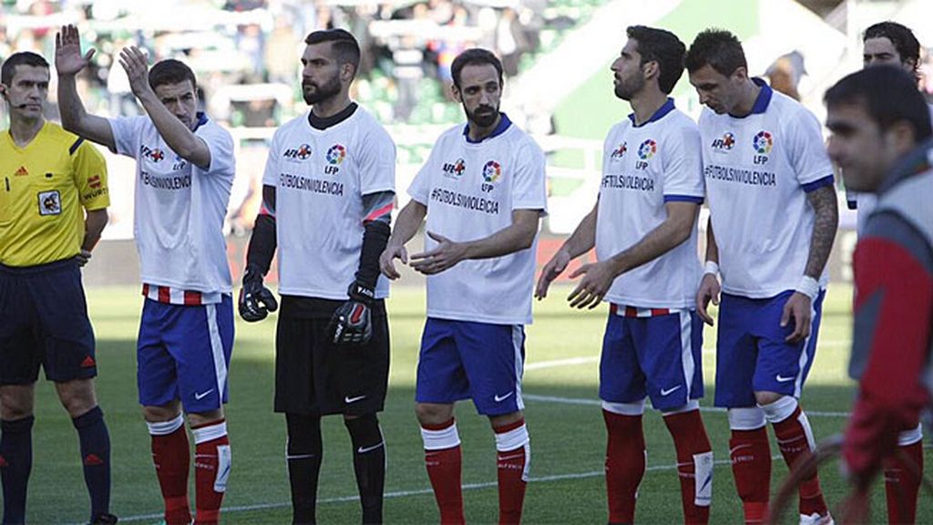 La LFP viste a los equipos de Primera con la camiseta #FutbolSinViolencia