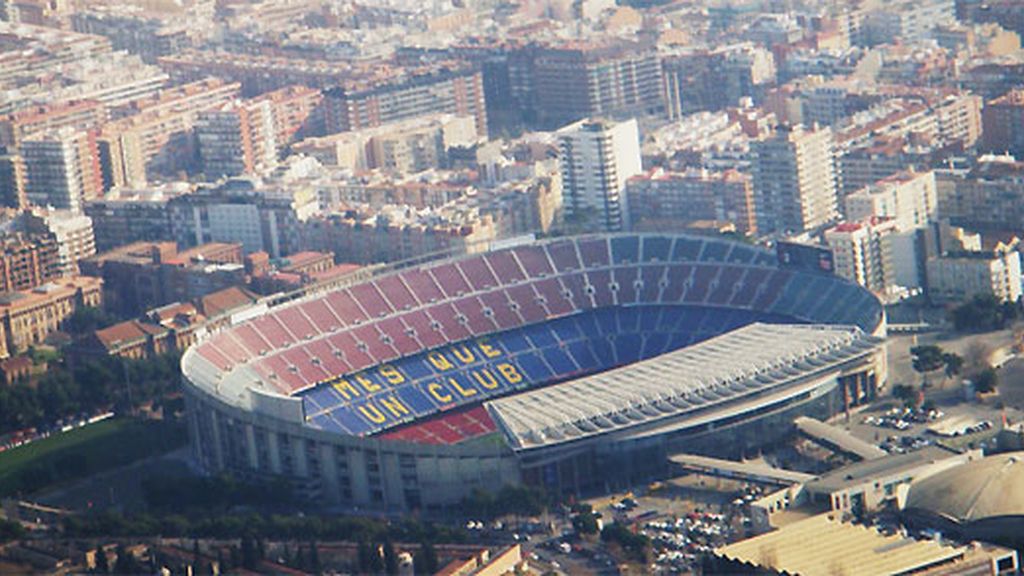 Camp Nou (98.700  espectadores)