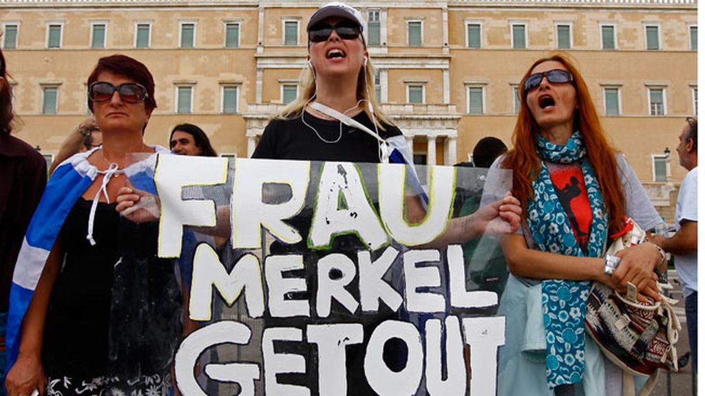 Miles de griegos se manifiestan contra Merkel