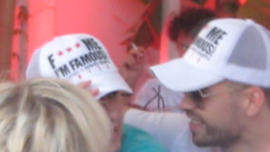 Piqué: Acuéstate conmigo, soy famoso