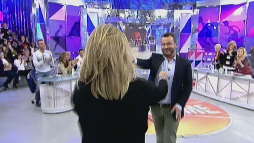 No logran reprimir las lágrimas ante la entereza de la periodista