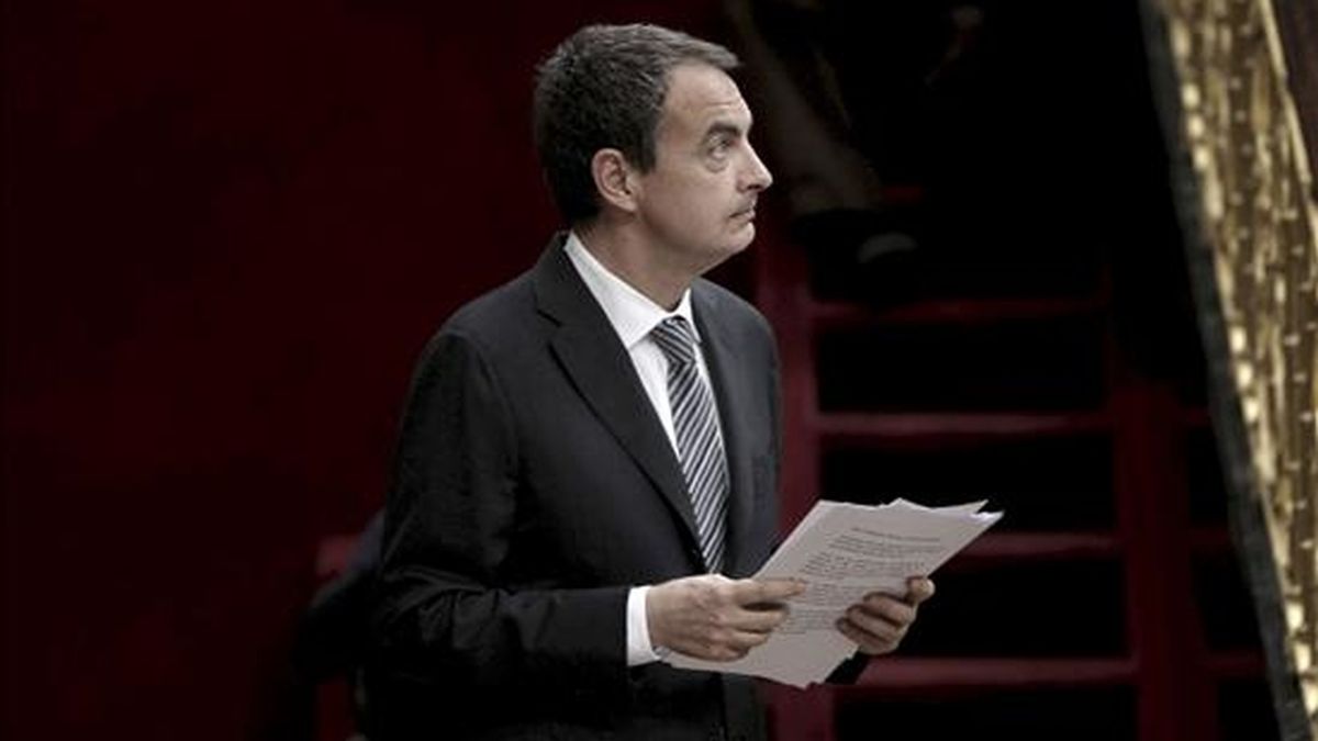 El presidente del Gobierno, José Luis Rodríguez Zapatero, durante la sesión de control al Ejecutivo celebrada hoy en el Congreso de los Diputados. EFE