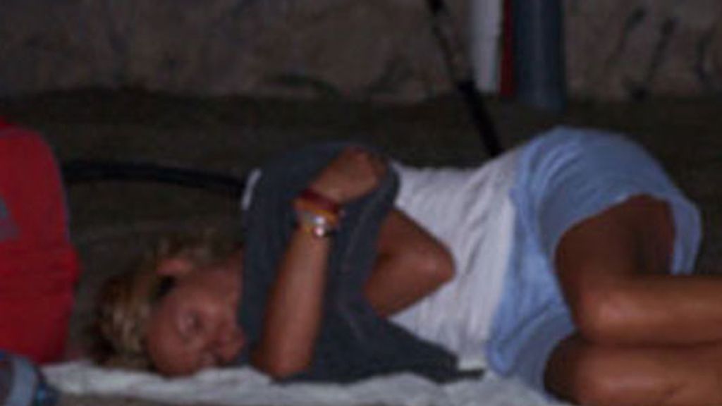 Nikka Livi malvive en la calle