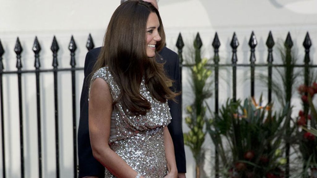 La Duquesa de Cambridge reaparece de gala tras su maternidad