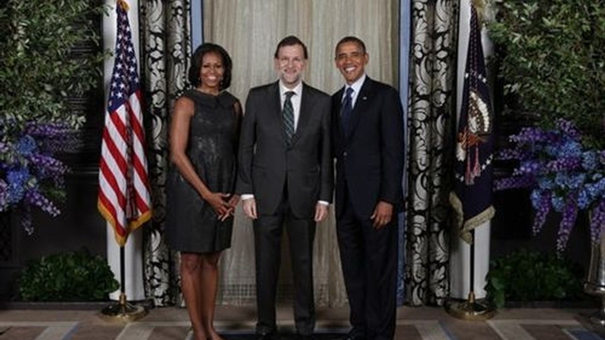 Mariano Rajoy se fotografía con el matrimonio OBama Mariano Rajoy se fotografía con el matrimonio OBama