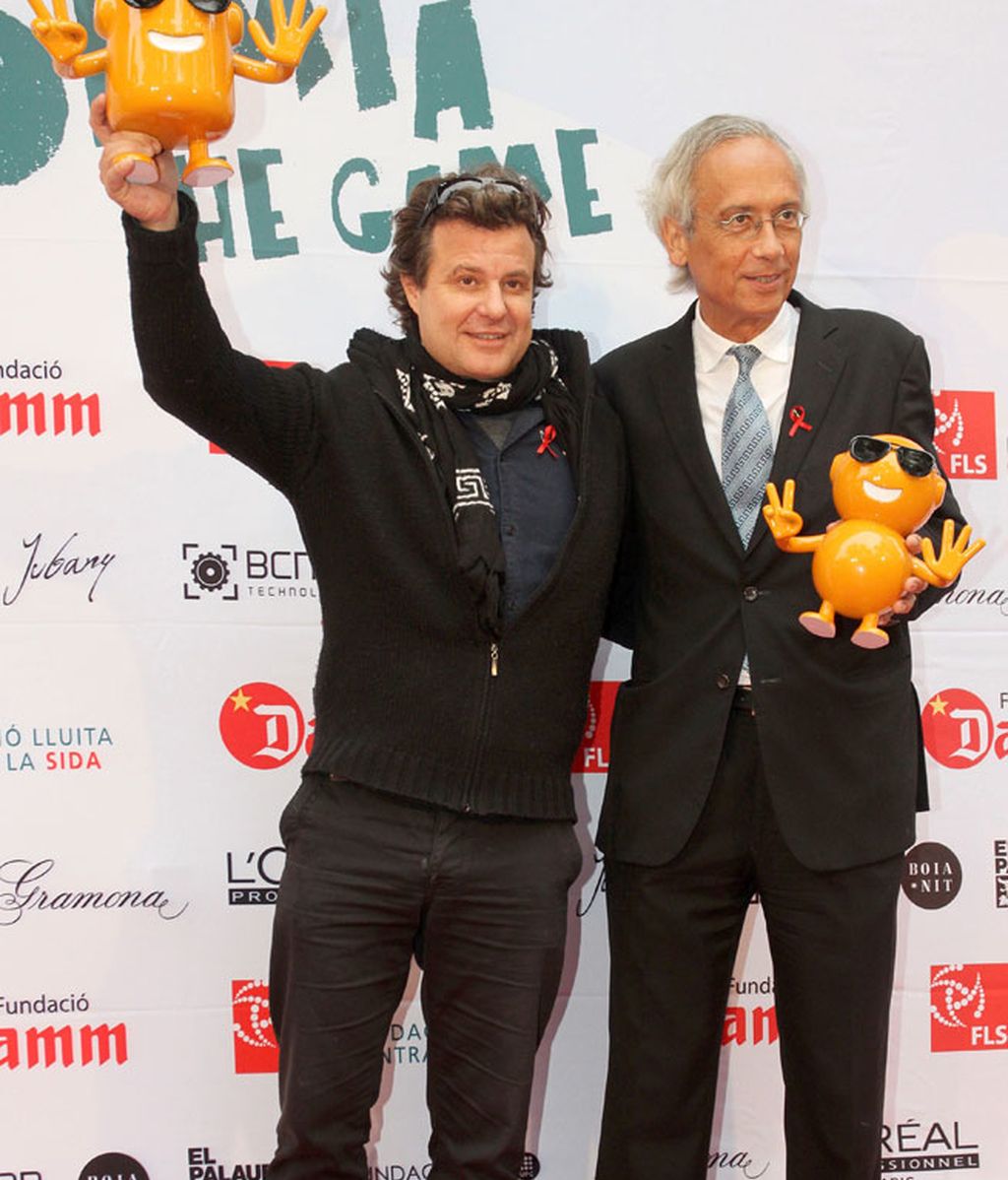 Ricardo Bofill con Pitu y Tupi, protagonistas del videojuego