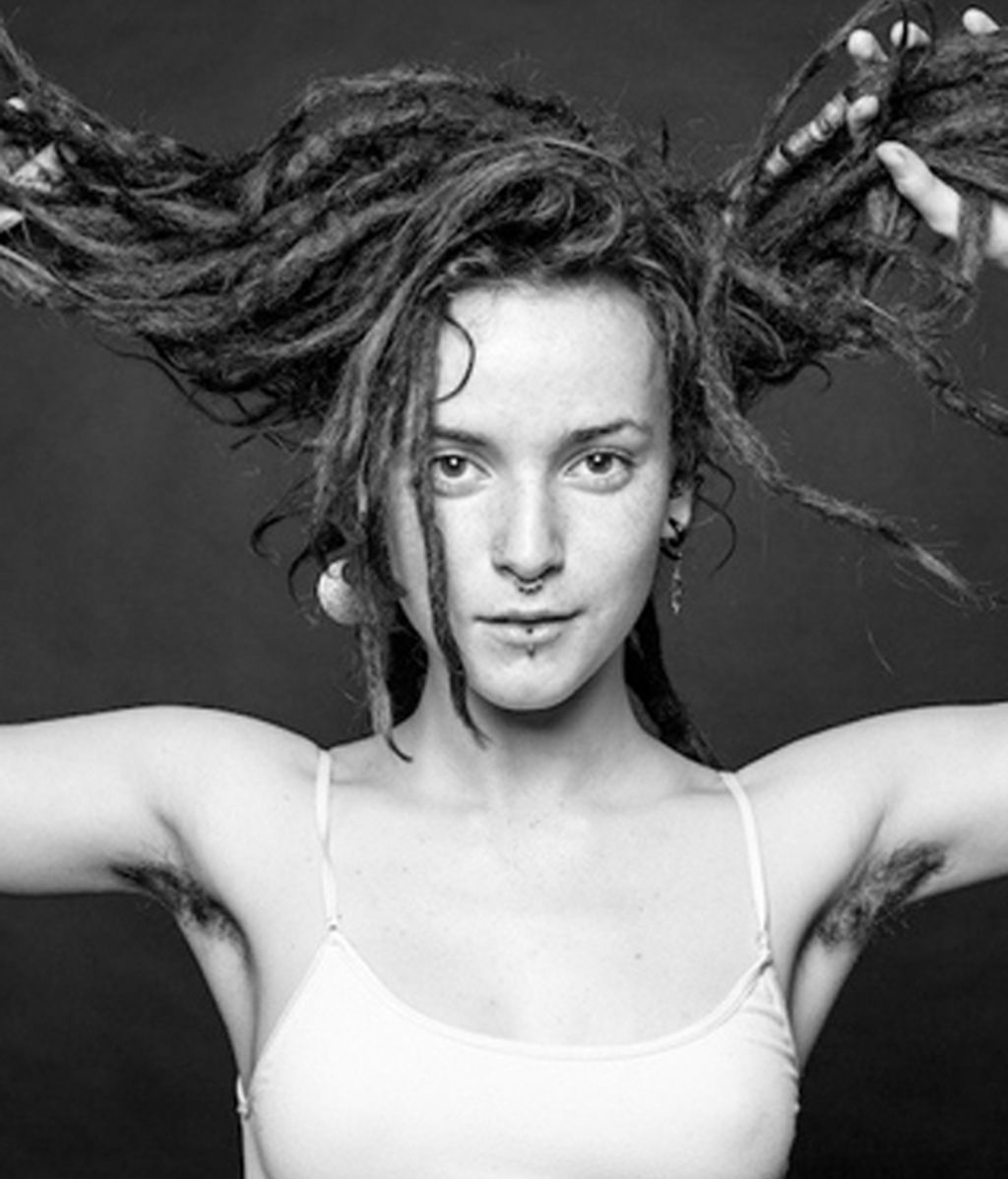 Vello en las axilas a favor de la belleza natural