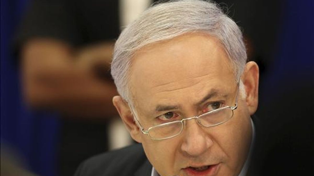 El primer ministro israelí, Benjamin Netanyahu, preside una reunión especial del Consejo de Ministros en la localidad del norte israelí de Tirat Hacarmel, cerca de Haifa. EFE El primer ministro israelí, Benjamin Netanyahu, preside una reunión especial del Consejo de Ministros en la localidad del norte israelí de Tirat Hacarmel, cerca de Haifa. EFE
