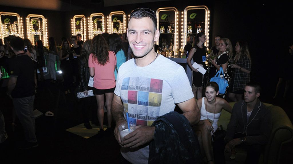 El chef Darío Barrio en el kissing room tras el desfile de Amaya Arzuaga