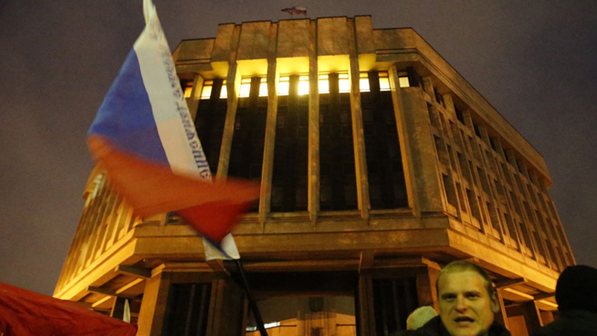 Manifestaciones prorrusas frente al parlamento regional de Crimea